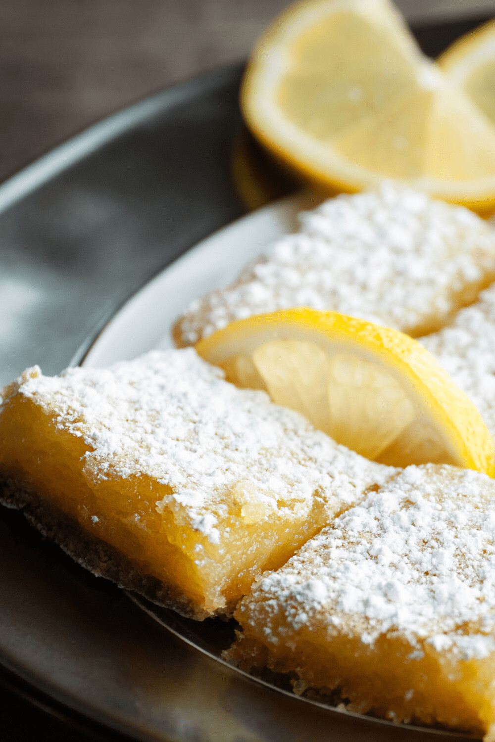 Craving sunshine in a dessert? Try these guilt-free Lemon Bars! lemon bars