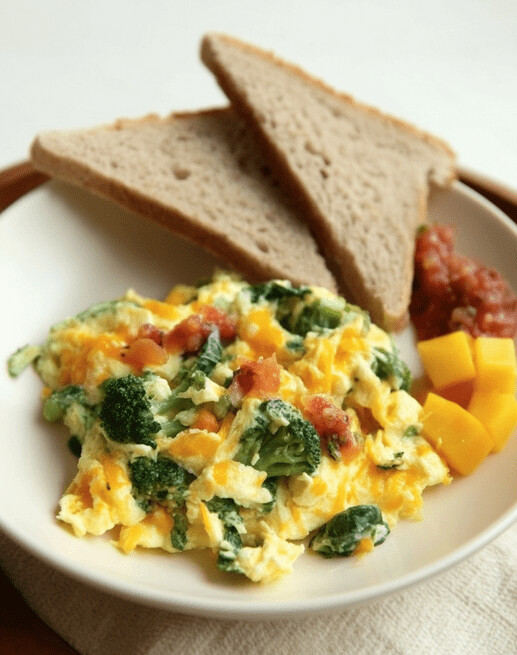 Read more about the article The “I Refuse to Eat Rubber Eggs” Veggie Scramble