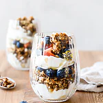 Berry Bliss Yogurt Parfait: The 5-Minute Morning Hack That Actually Keeps Me Full Berry Bliss Yogurt Parfait
