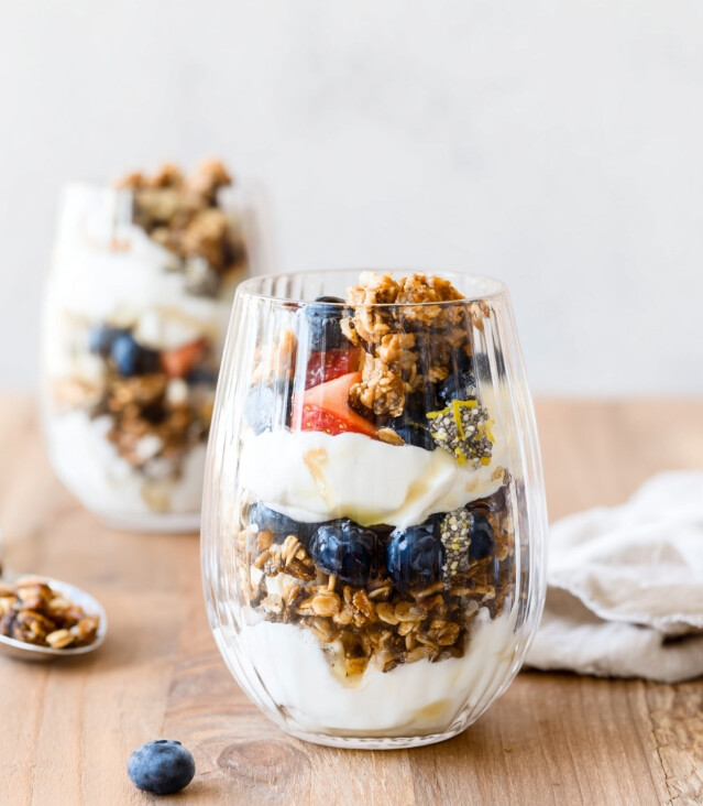 Read more about the article Berry Bliss Yogurt Parfait: The 5-Minute Morning Hack That Actually Keeps Me Full