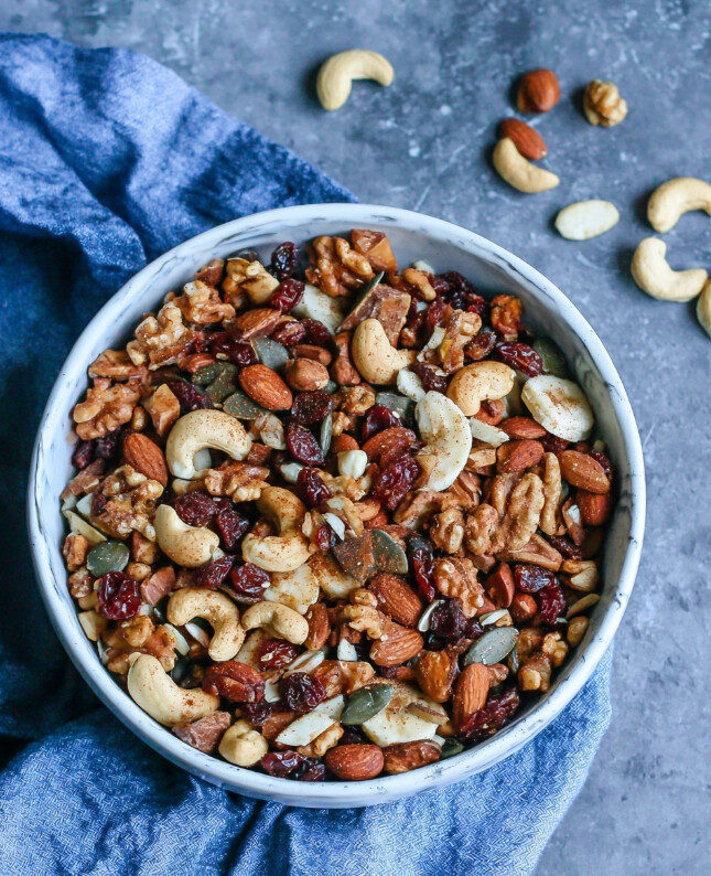 Read more about the article My Go-To Snack: This Heart-Smart Fruit-and-Nut Trail Mix You HAVE to Try!