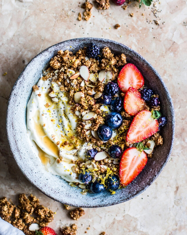Read more about the article The Ultimate 5-Minute Bright Morning Greek Yogurt Granola Parfait: Your Recipe for Brighter Mornings!