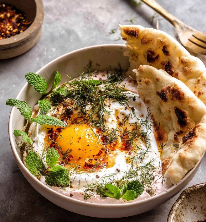 Read more about the article Herby Za’atar Fried Eggs with Lemony Yogurt